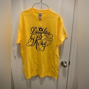 Basic yellow t-shirt “daughter of the King”